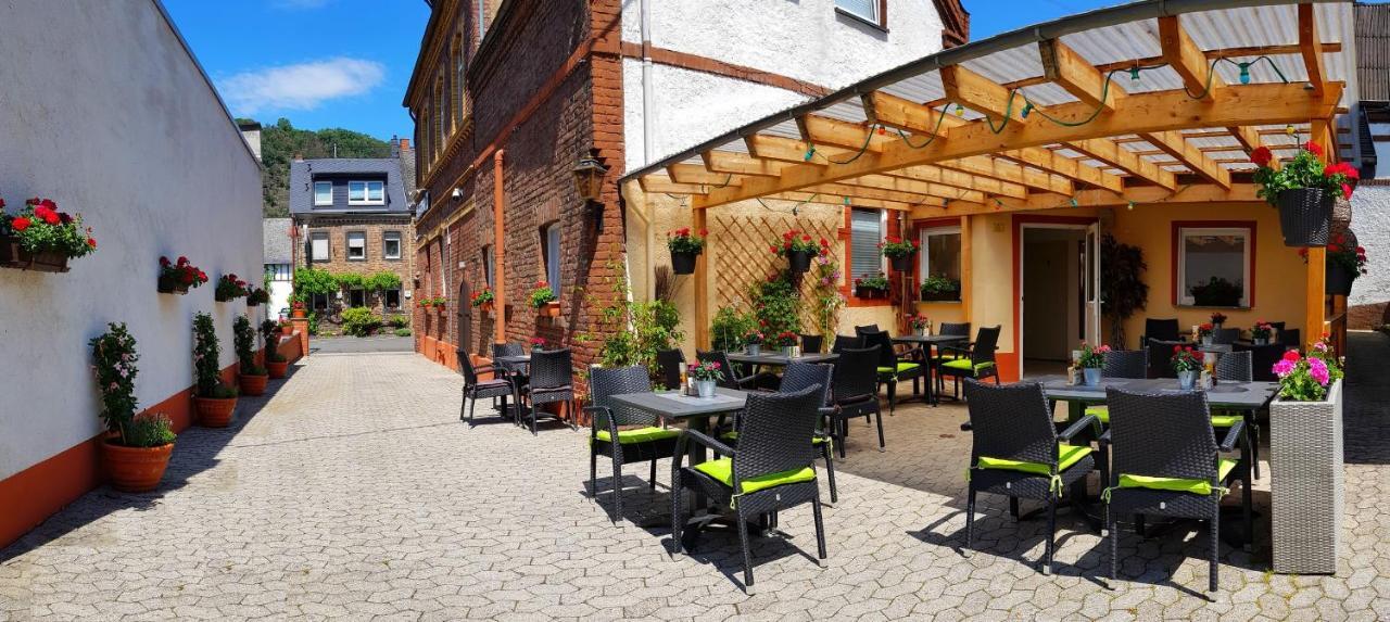 Gasthaus Pension Moselgruss ดีบลิค ภายนอก รูปภาพ