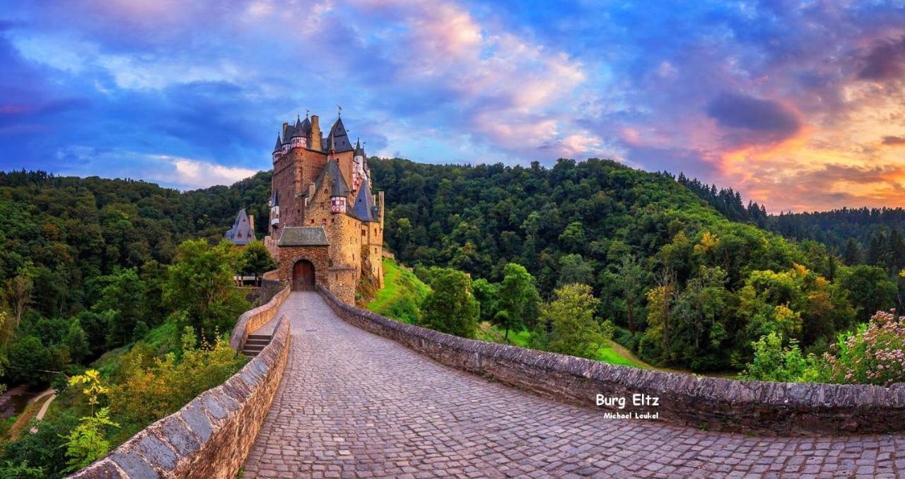 Gasthaus Pension Moselgruss ดีบลิค ภายนอก รูปภาพ