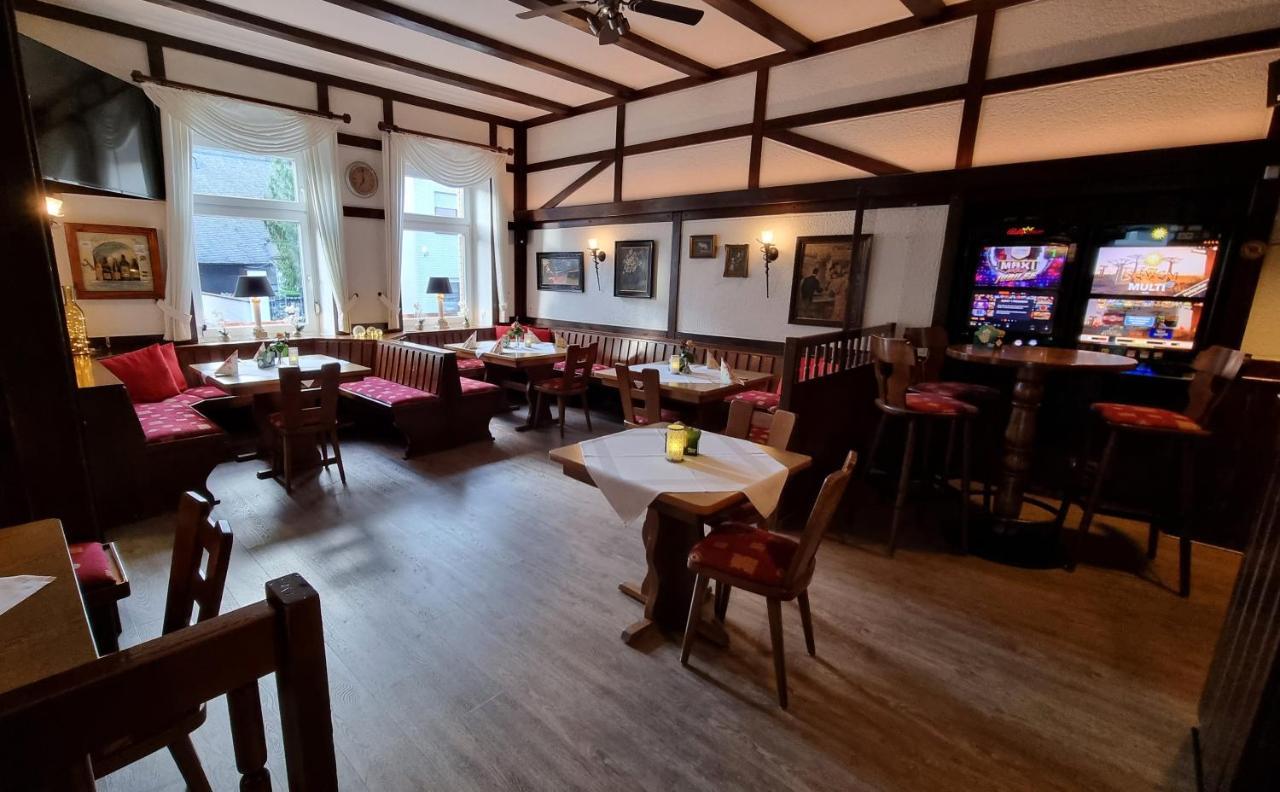 Gasthaus Pension Moselgruss ดีบลิค ภายนอก รูปภาพ